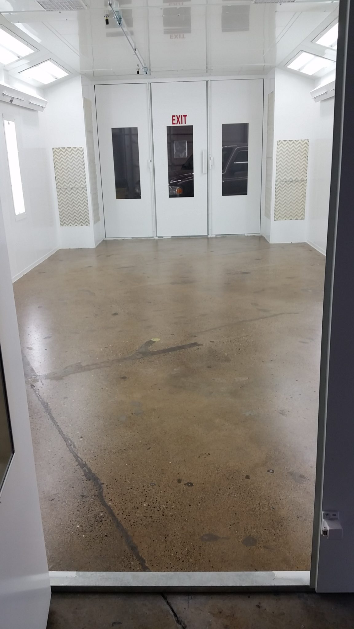 Best Floor Coating for an Auto Spray Booth Seattle Surfaces